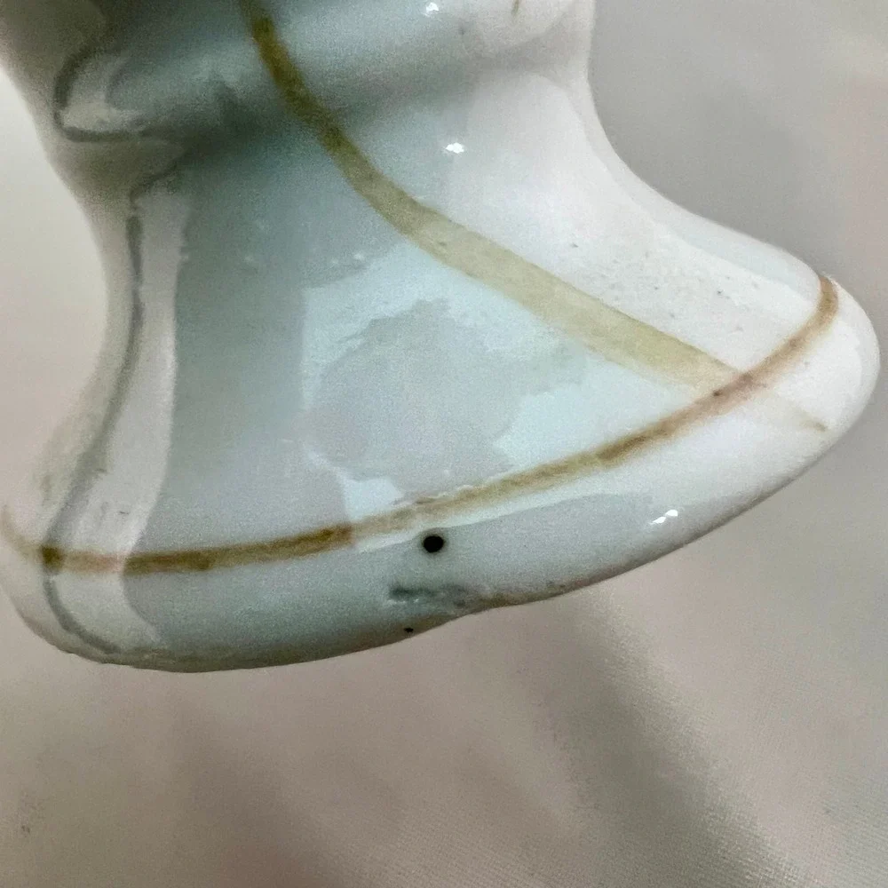 Unbranded Bud Vase Unisex Small White Excellent 3D Floral Scrolled Handles
